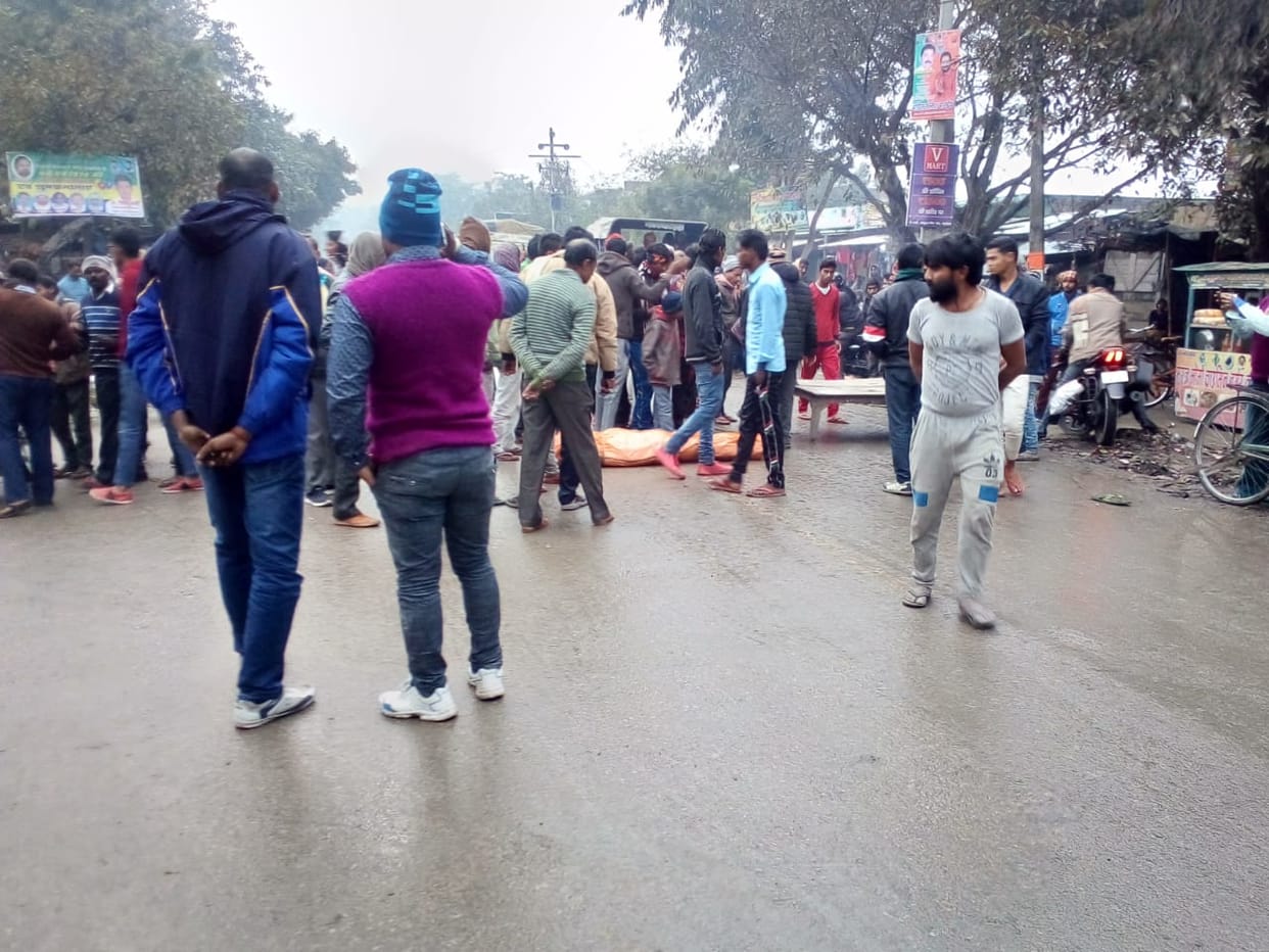 dead body of young man was found tree Hang at village, Highway jammed protest