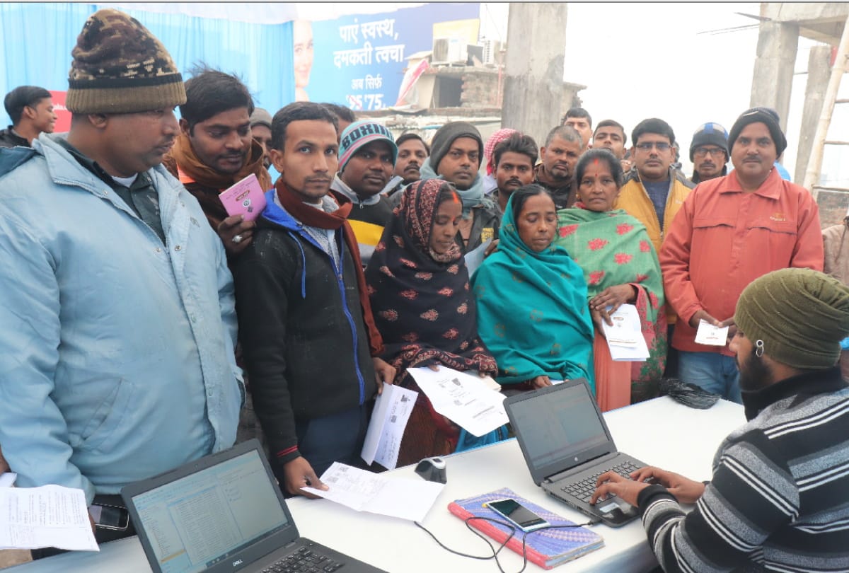 Golden card will made free at common service center in Maharajganj
