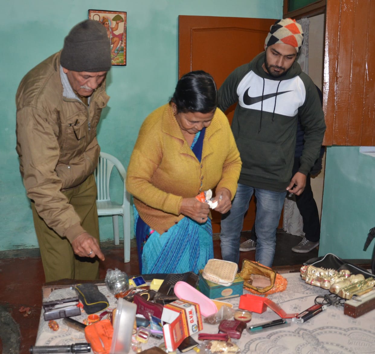 two lakh, shopkeeper, jewellery