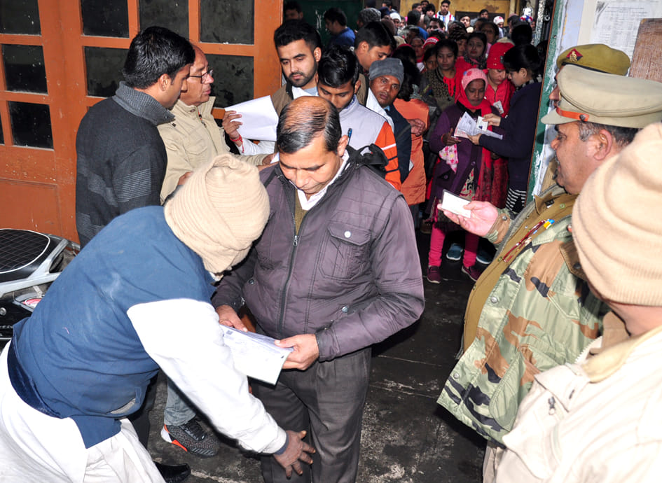 Uproar over TET, jam from morning to night