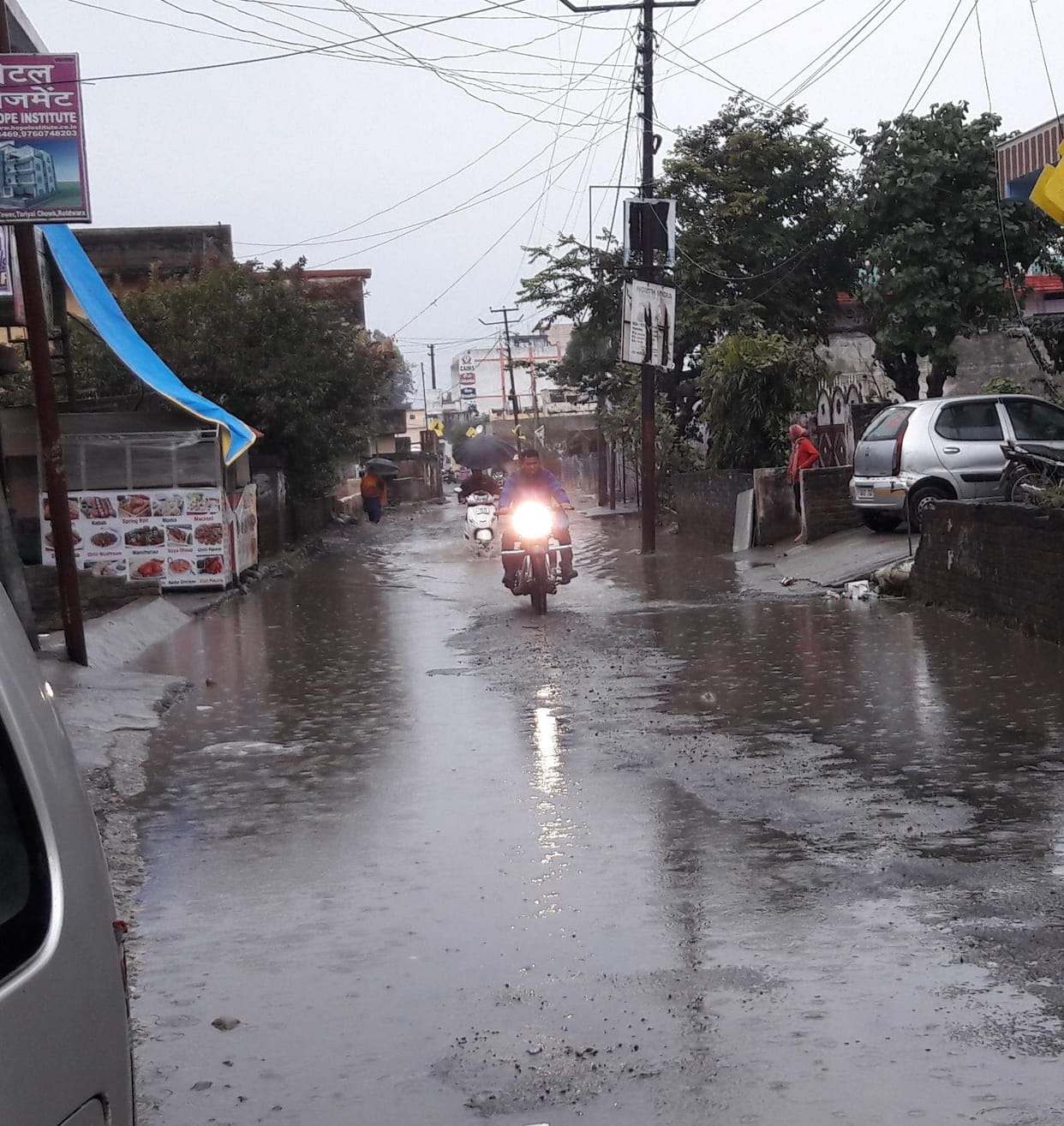 The rain has exposed the law of Loniv and municipal disorder