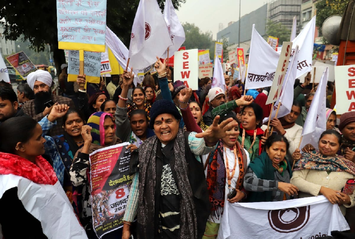 Workers came on streets to protest in Bharat Bandh