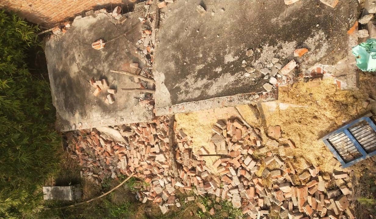 Sister dies due to collapse of dilapidated house, brother injured