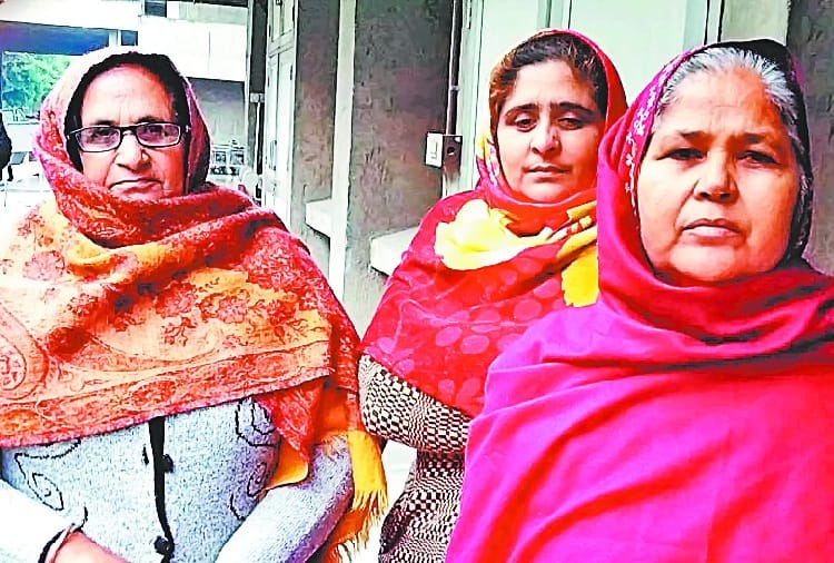 patients waited for an ambulance for three hours, one condition deteriorated