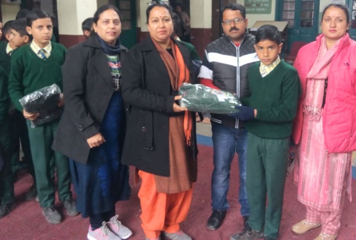 teachers gave jackets to students in govt school chamba himachal pradesh
