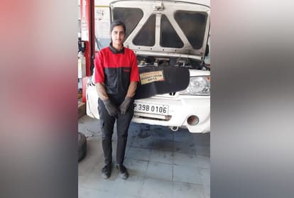 Snehlata working as a technician in mahindra and mahindra car service centre kangra himachal pradesh