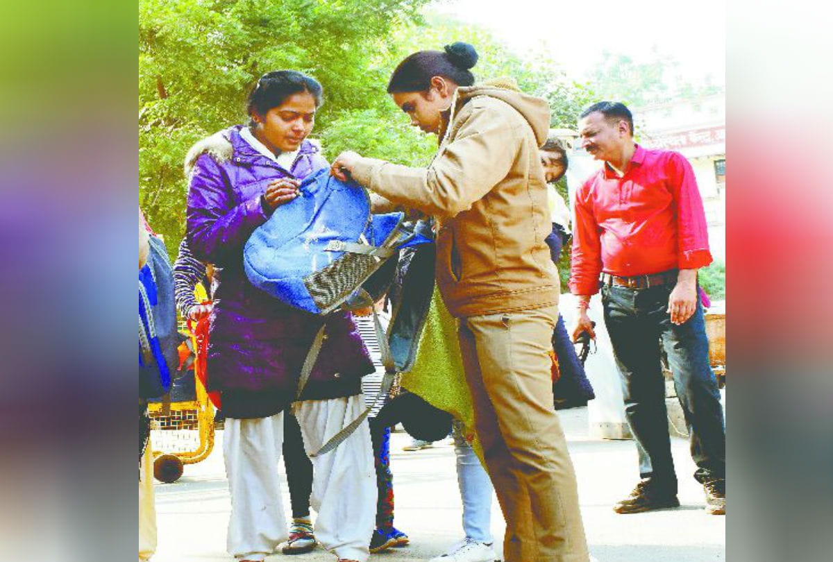 Ssp And District Judge Check security arrangements Of Agra Court after Mainpuri Incident