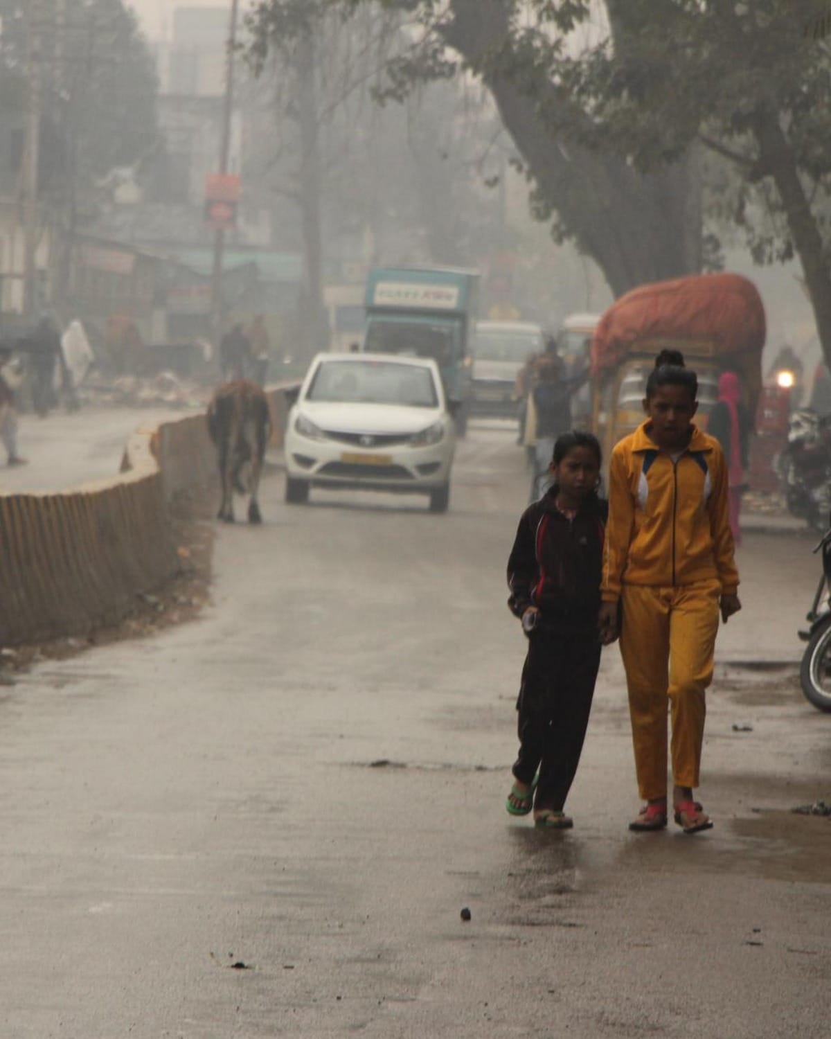 Changes weather in Purvanchal, rain & hail increased cold, people are languishing in homes