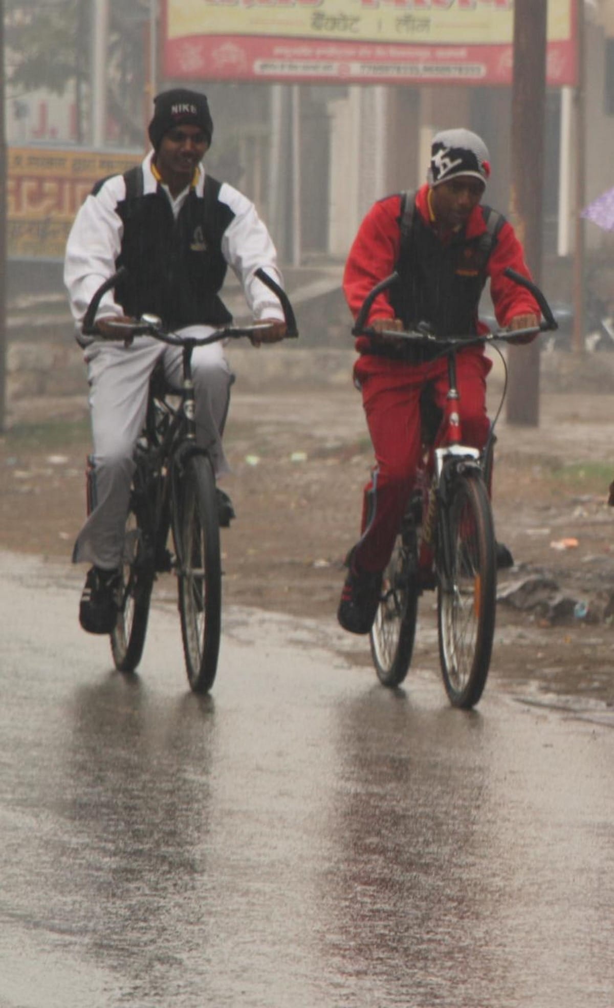 Changes weather in Purvanchal, rain & hail increased cold, people are languishing in homes