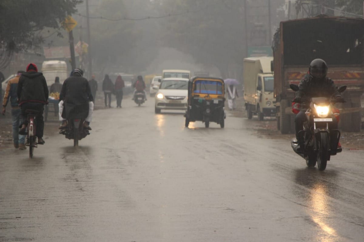 varanasi weather temperature low in city rain winter started