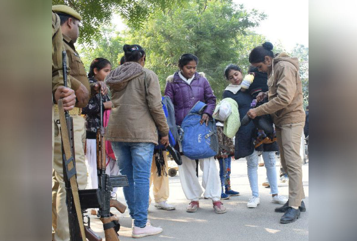 Ssp And District Judge Check security arrangements Of Agra Court after Mainpuri Incident