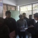 दफ्तर में अचानक पहुंचे एडीएम