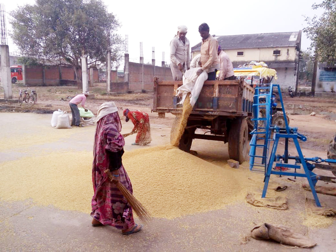 Chitrakoot: 300 farmers not paid