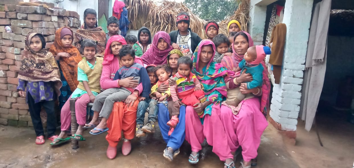 Villagers of Daulatpur set out in search of leopard carrying weapons