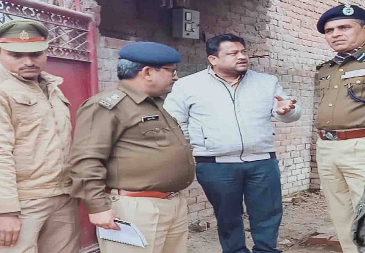 theft in jewellery shop at bidhnu kanpur