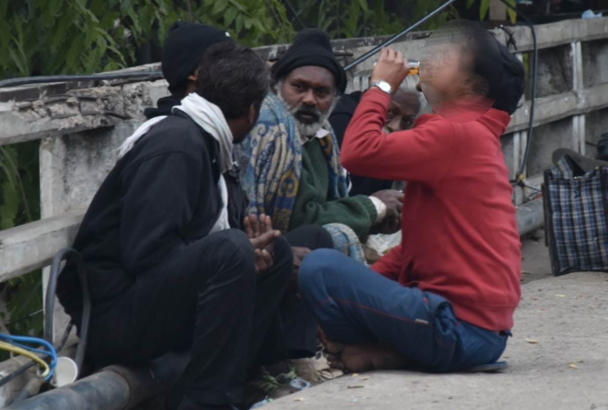 alcoholics are openly drinking liquor on the road