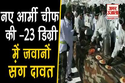 Army Chief General Manoj Mukund Naravane interacts with soldiers in Siachen.