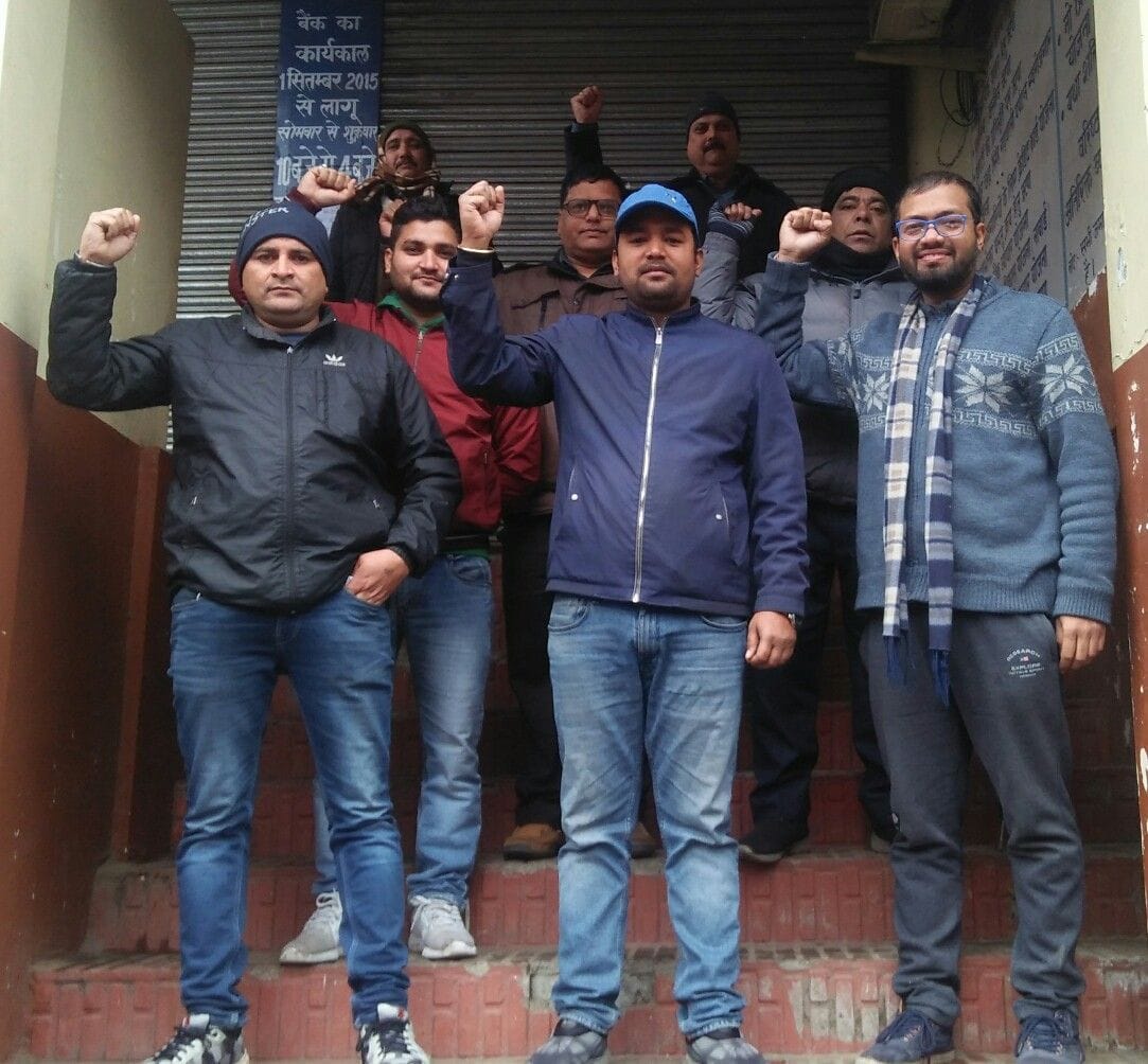 Hullabol against the government in cold weather