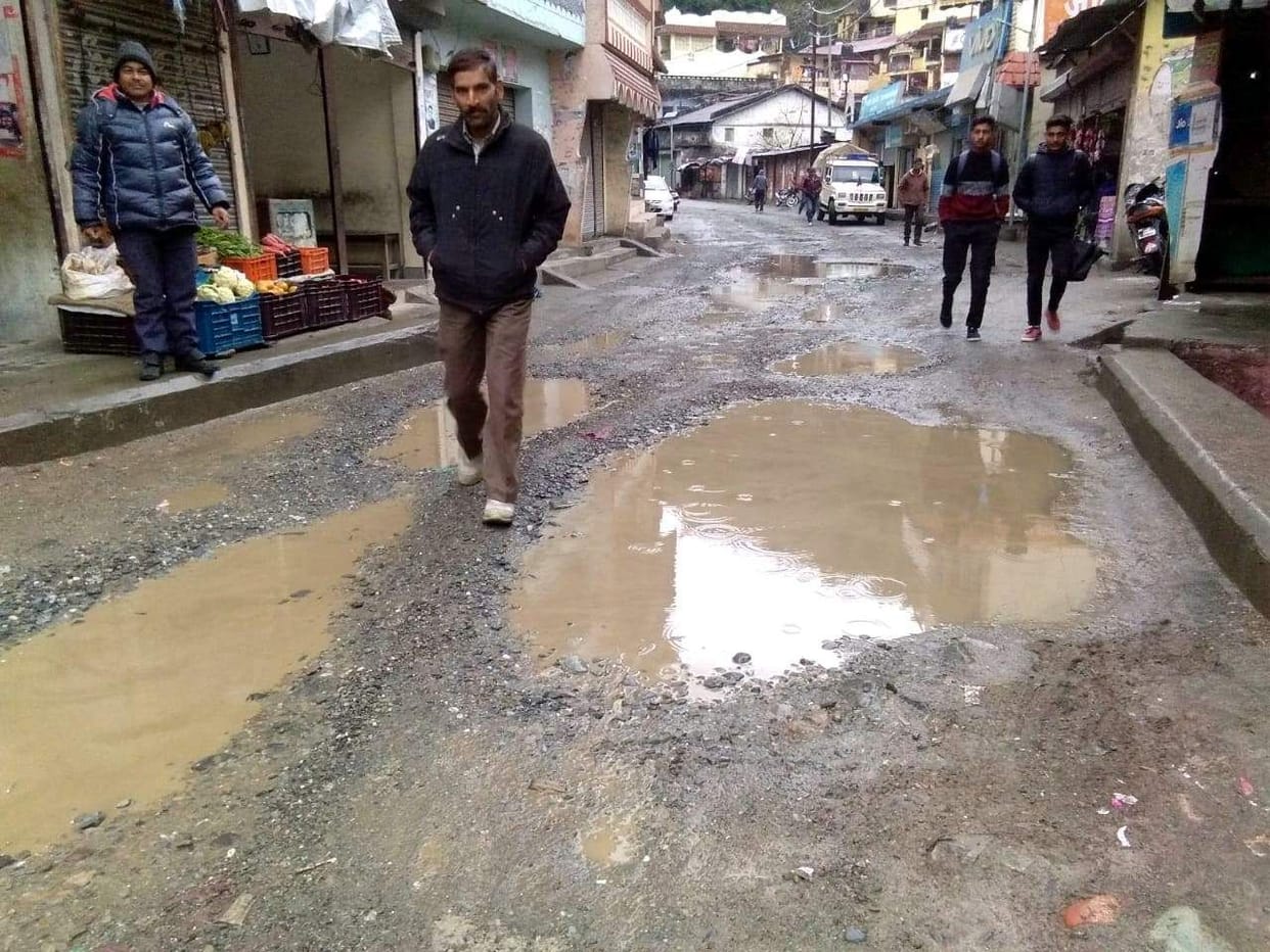 Road becomes a pond, movement difficult