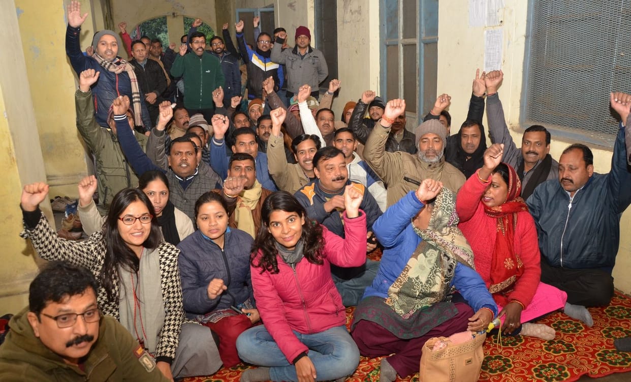 Seven-point demands sit outside SE office