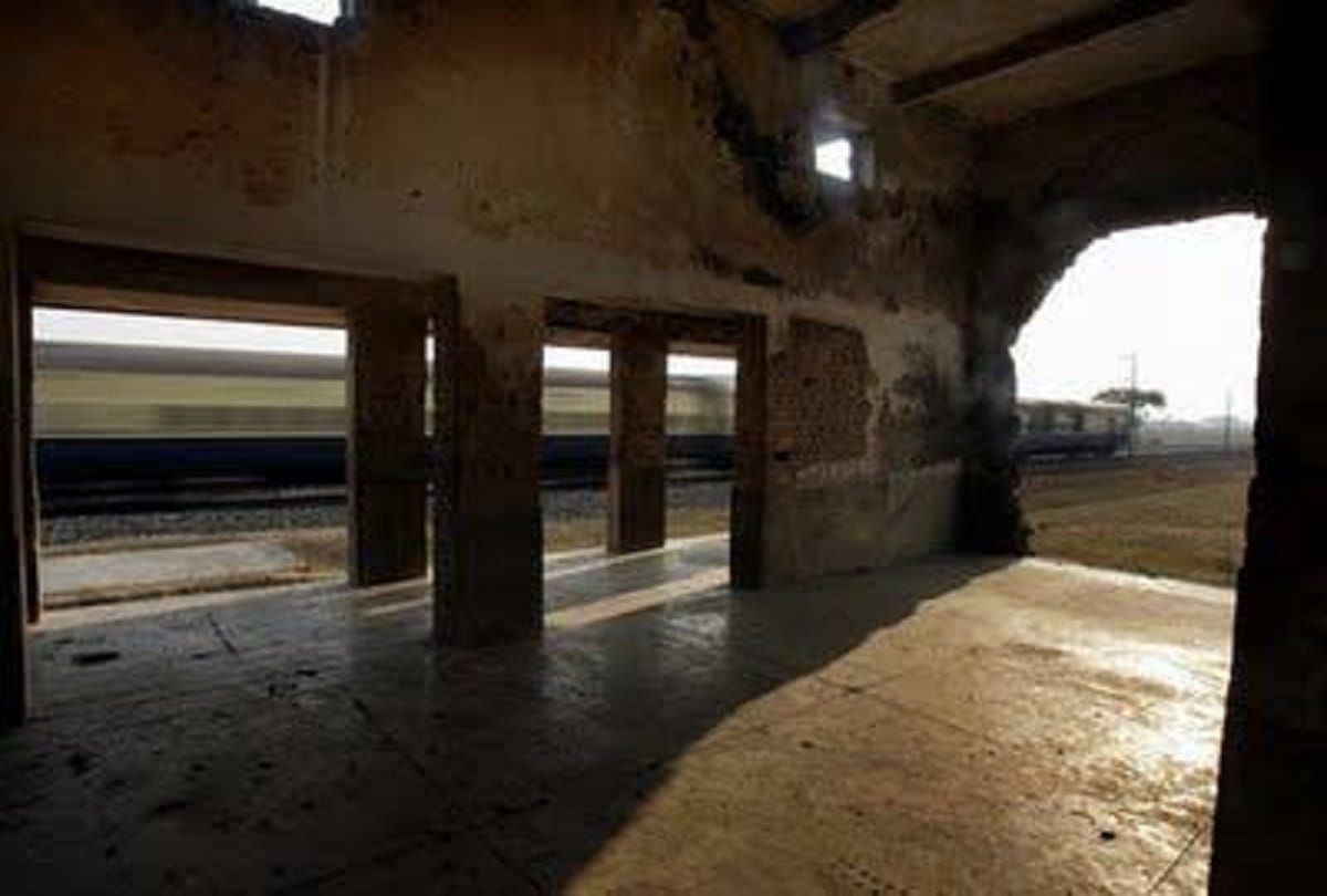 haunted railway station begunkodor which remained closed for many years due to fear of ghosts