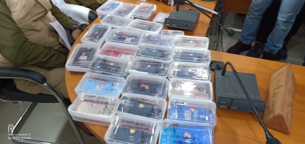 Police arrest two accused chain snatching gang