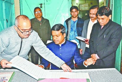 Dm Pn Singh Caught Scam in Shelter Home
