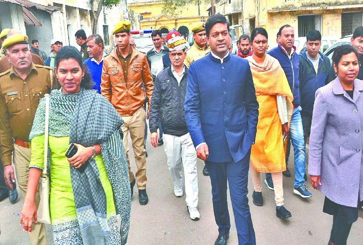 Dm Pn Singh Caught Scam in Shelter Home