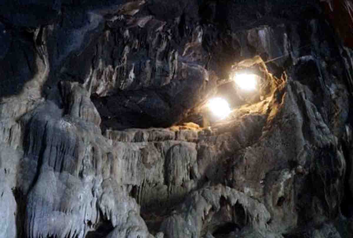 Shiva gufa in Mata Vaishno Devi Dham closed due to rock falls