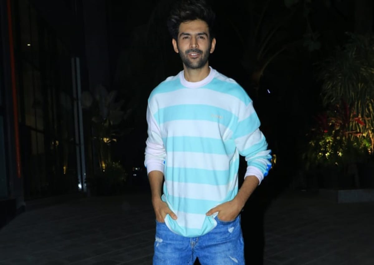 Kartik Aaryan wishes a fan on his first marriage anniversary amit   lockdown