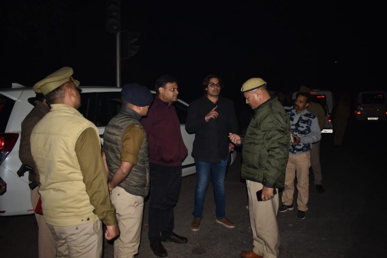 Passer gang clashes with ARTO over stopping overload trucks