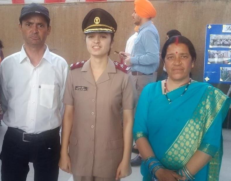 Kampur Lalkurti's daughter Vaishali became a lieutenant in the army