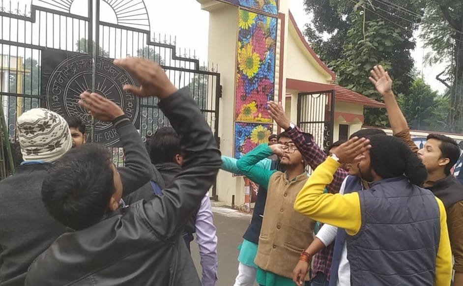 dispute between abvp and nsui in gorakhpur univercity