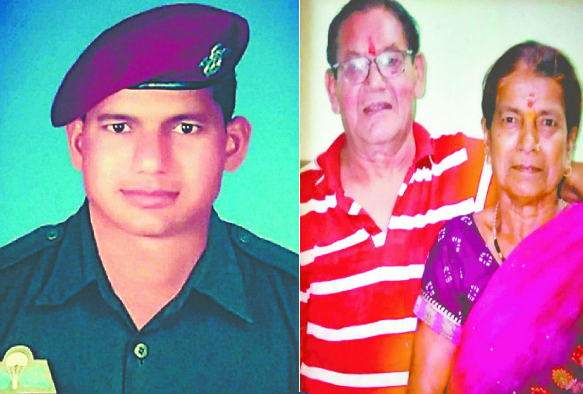 Parents demanding for four years to install statue of martyr son in agra