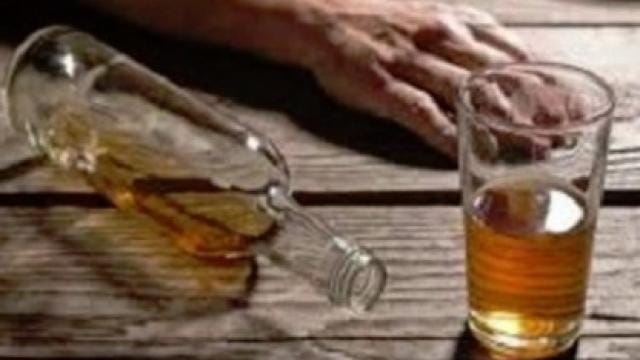 Two women died after drinking poisonous liquor in Prayagraj, one woman lost her eyesight