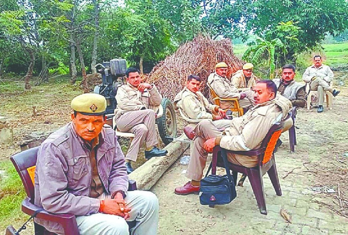 police searching to murder accused in kasganj
