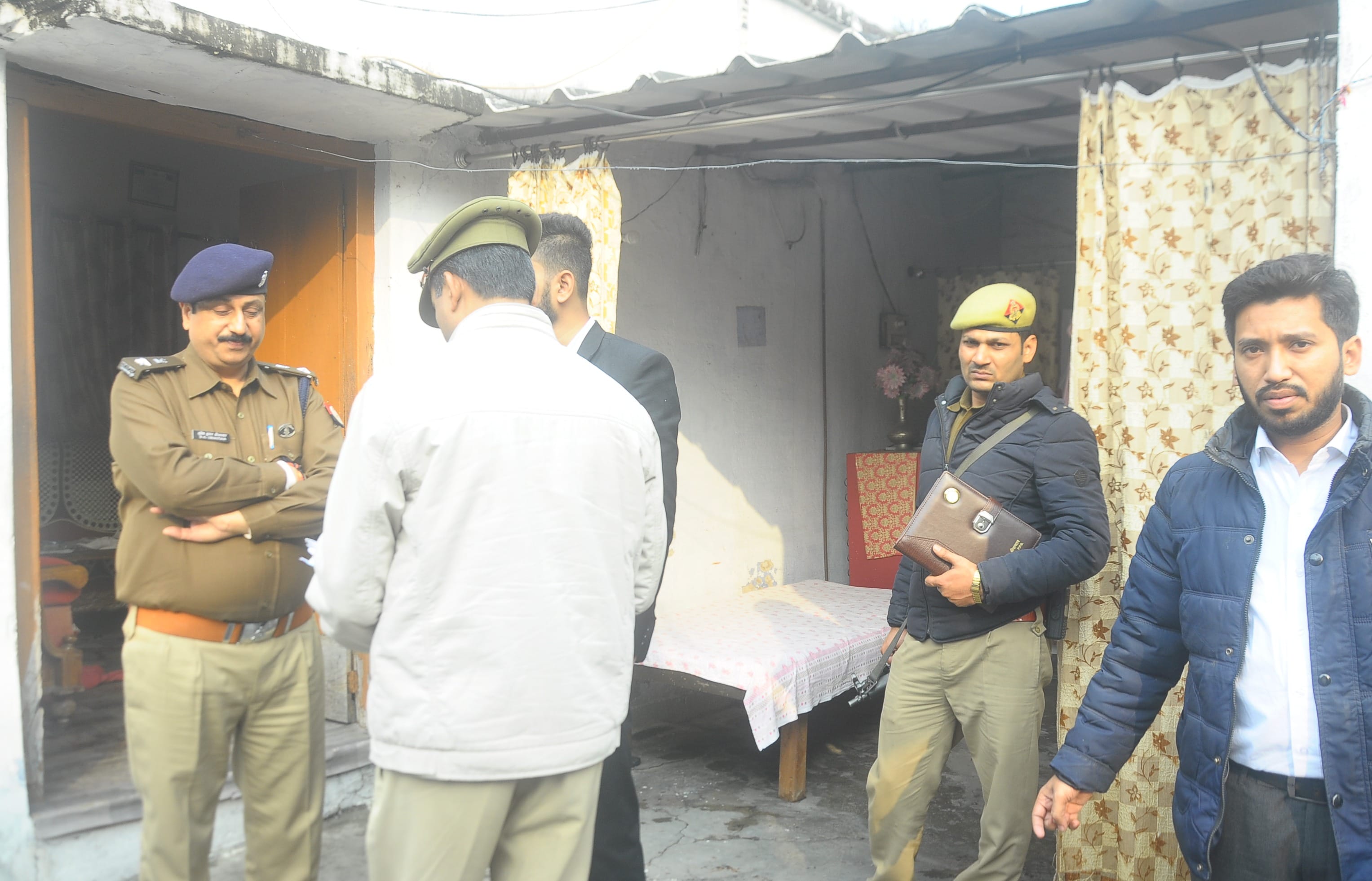 Amir's blood-soaked corpse in lawyer's house, fear of murder