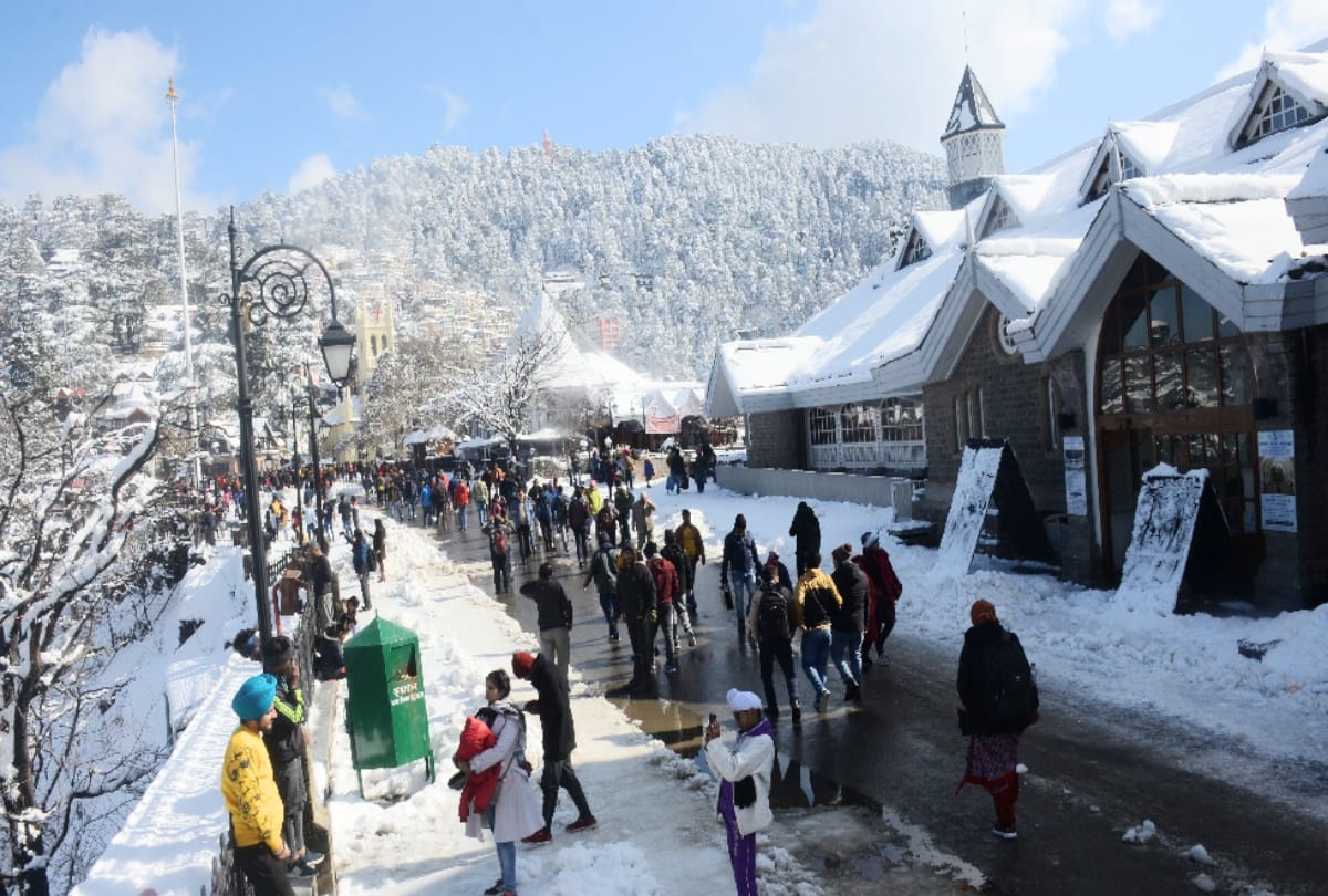 White curfew for 48 hours in half of Himachal due to heavy snowfall, thousands of tourists stranded