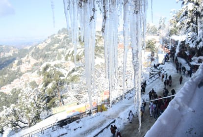 White curfew for 48 hours in half of Himachal due to heavy snowfall, thousands of tourists stranded