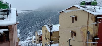 If you want to see snowfall you can go there also, these places about 100 km to Dehradun