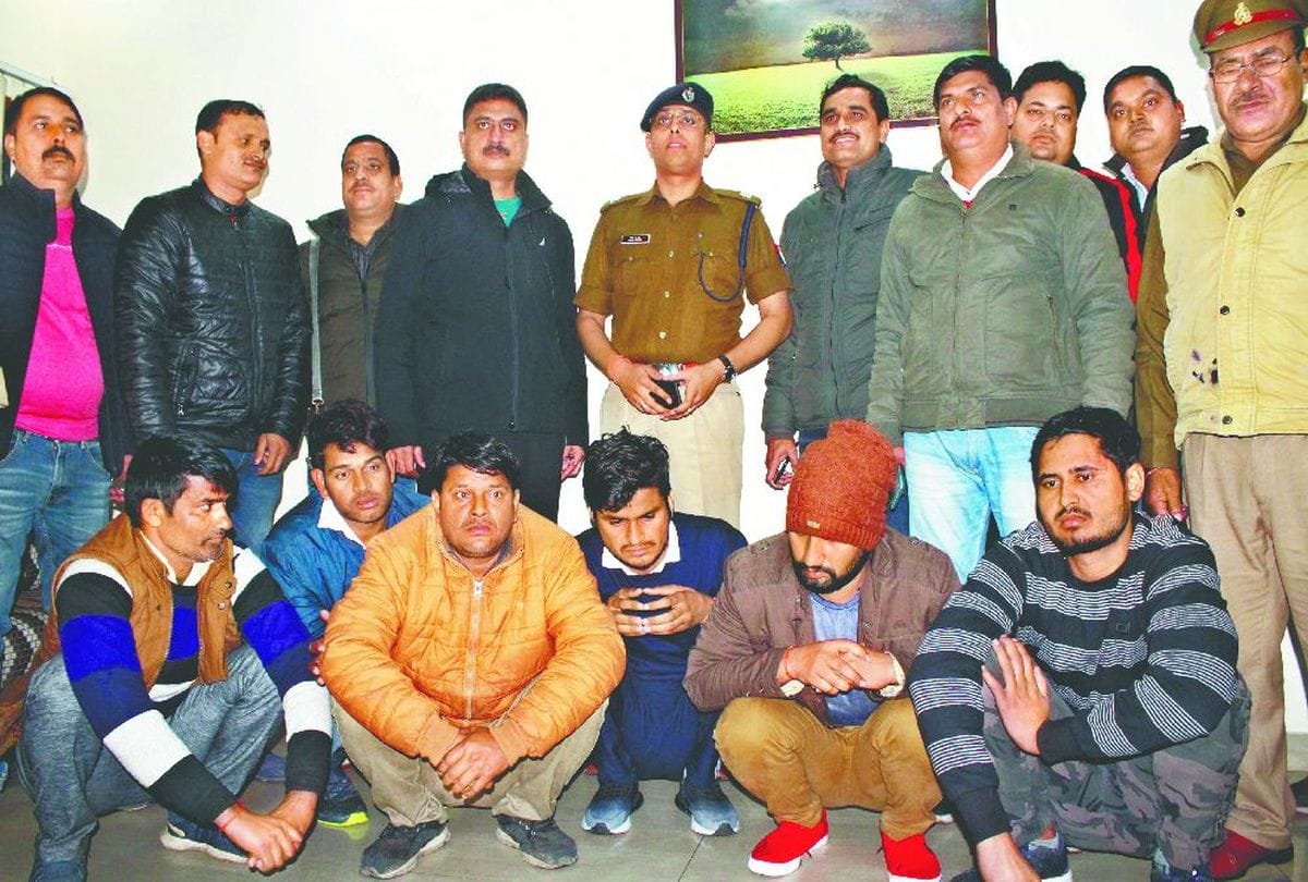 Agra Police Arrested Solver Gang In Uptet Exam 2019