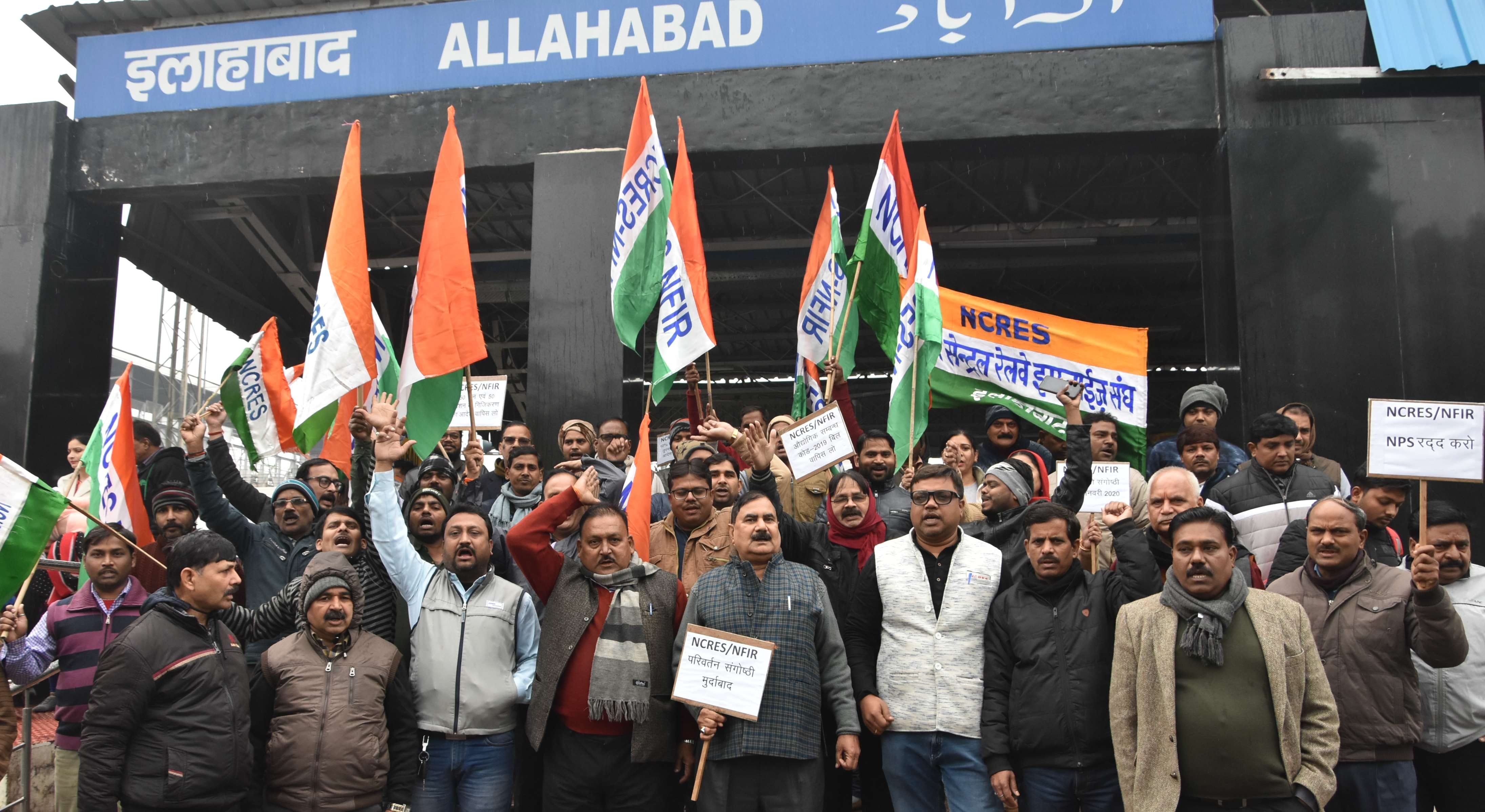 Strike: Lockout in banks, partial effect in other departments
