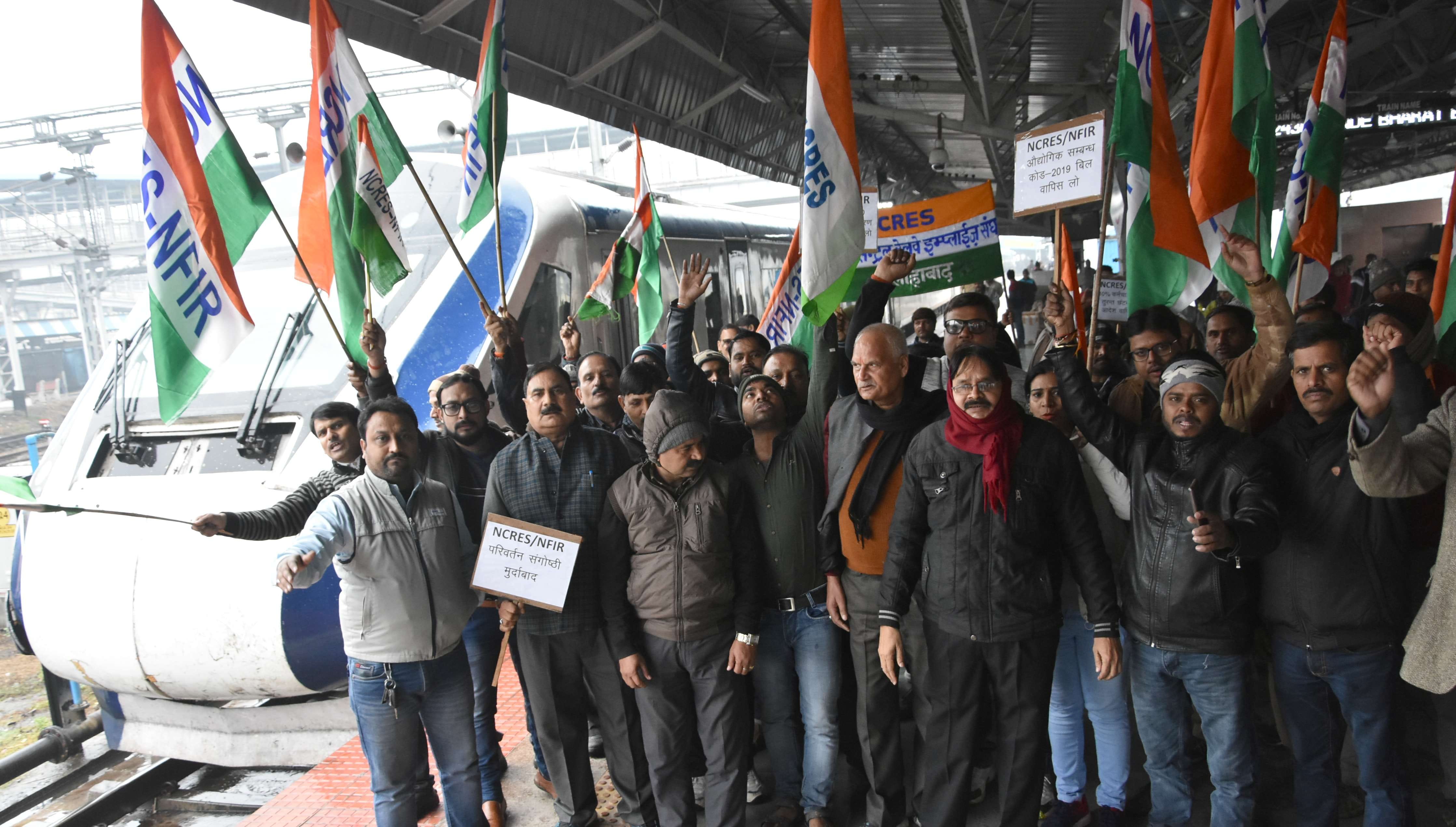 Strike: Lockout in banks, partial effect in other departments