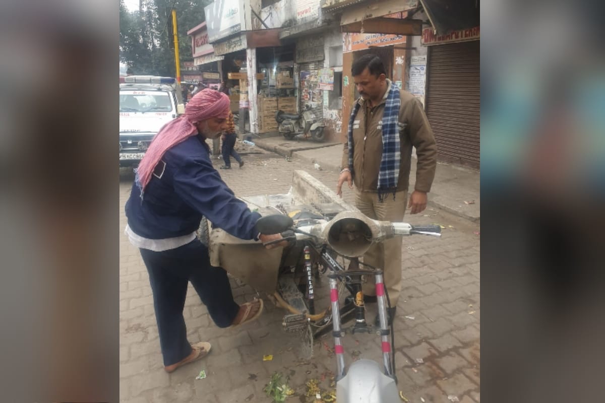 Scooter engine, bike wheels and speed of fifty five,Traffic police fed up of jugad Vehicle in Meerut