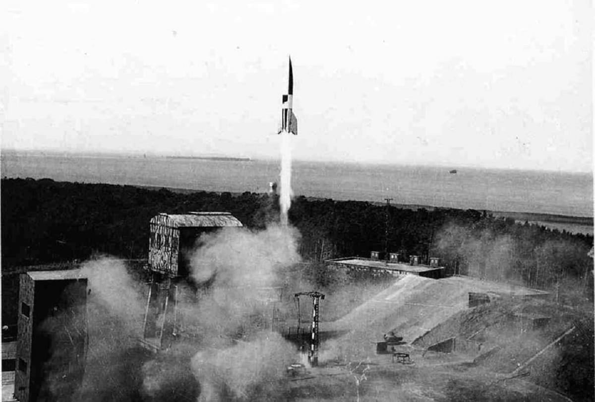 international dog day 2020 story of space dogs belka and strelka first dogs to survive in space