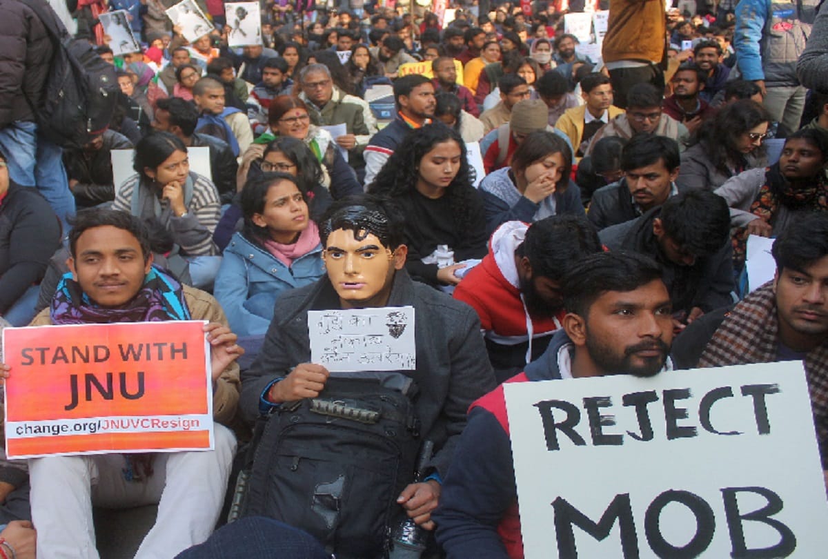 JNU students lathi-charged on marching to Rashtrapati Bhavan