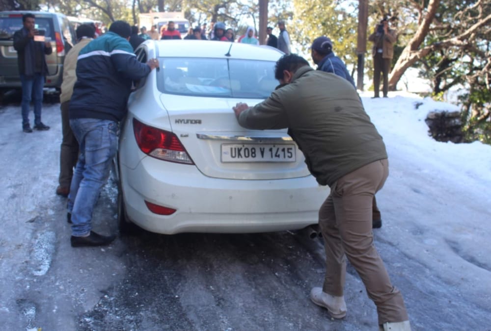 Frost Create Problems For Tourists after Snowfall in Mussoorie