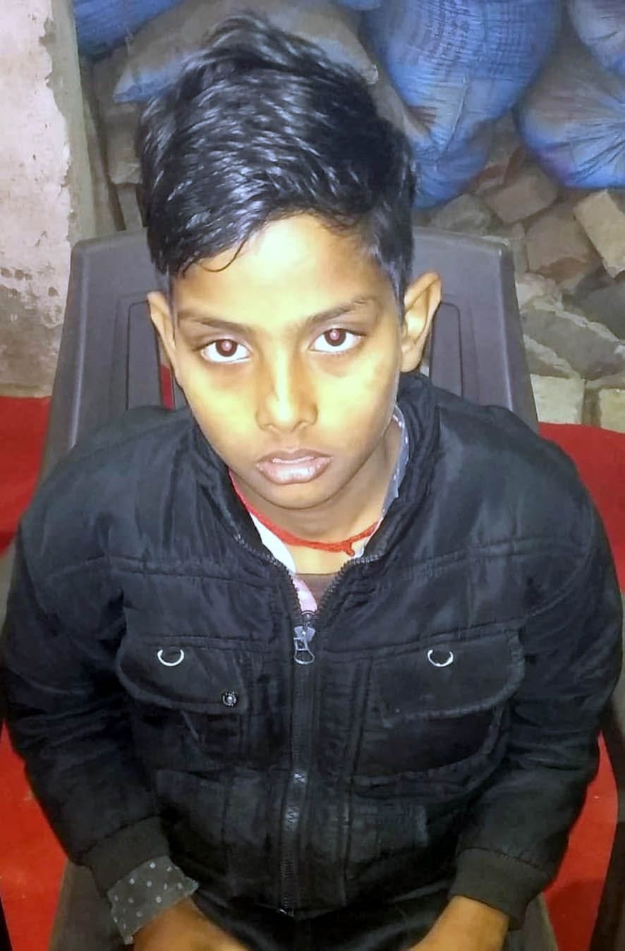 Attempted student elimination, escaped by biting his teeth