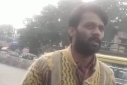 school van driver hits a car in lucknow