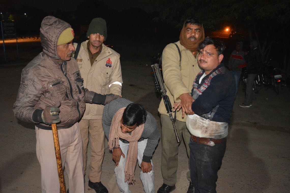 car se accident yuvak ghayal